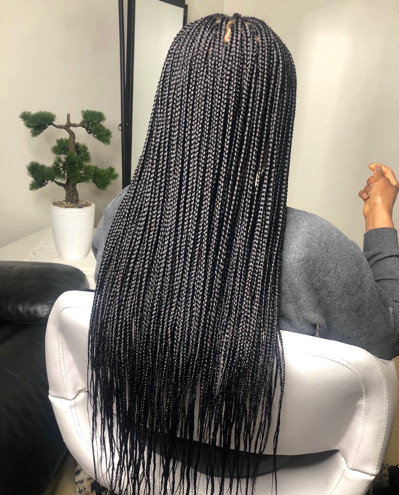Long knotless braids